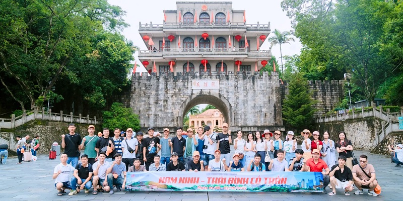 đi du lịch theo tour